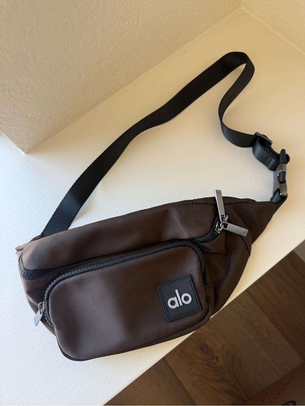 ALO Yoga Explorer Fanny Pack Belt Bag Espresso Brown